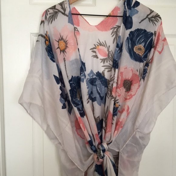 Accessories - LAST ONE!! 🛍 Floral Kimono